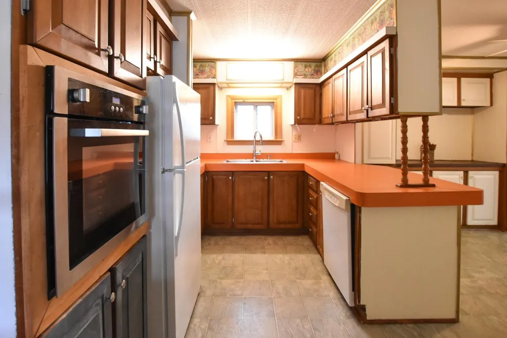 311 Sherwood Glen Somersworth NH 03878