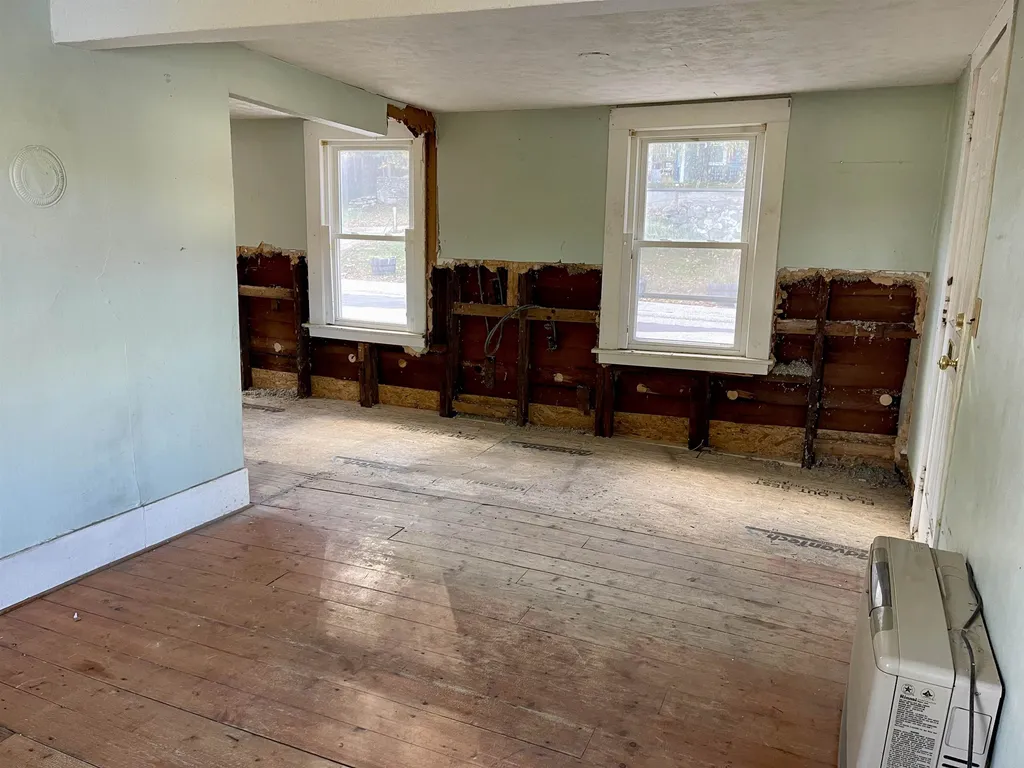 107 W Bow Street Franklin NH 03235