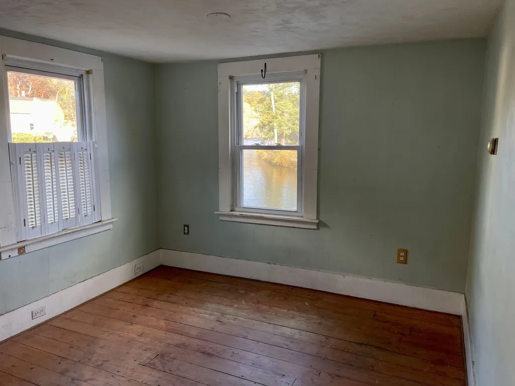107 W Bow Street Franklin NH 03235