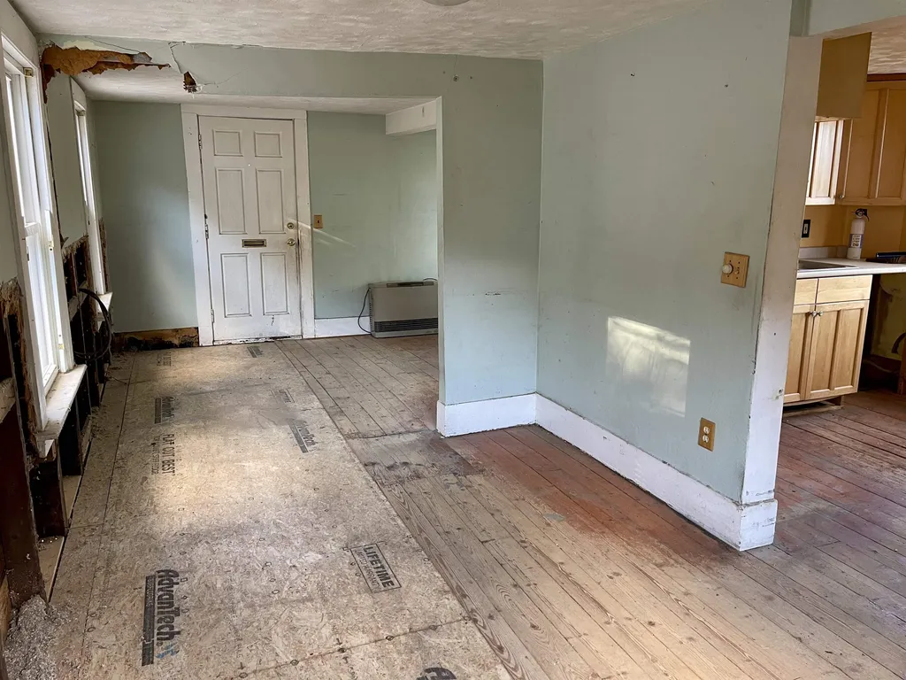107 W Bow Street Franklin NH 03235