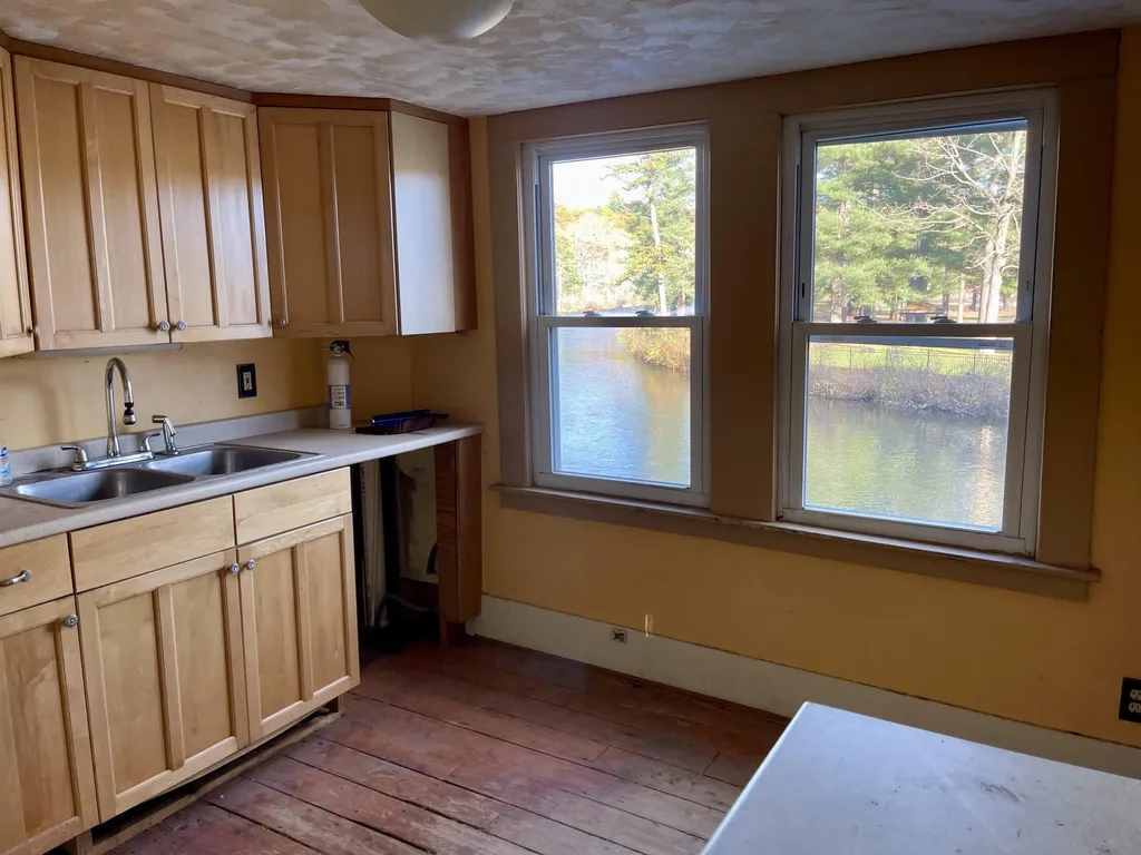 107 W Bow Street Franklin NH 03235