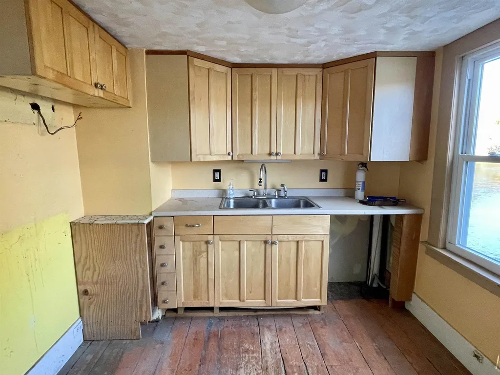 107 W Bow Street Franklin NH 03235