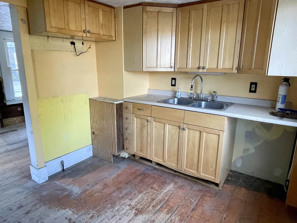 107 W Bow Street Franklin NH 03235