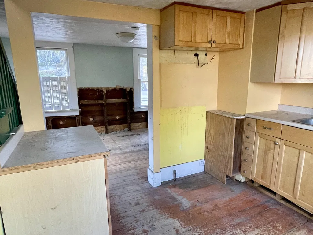 107 W Bow Street Franklin NH 03235