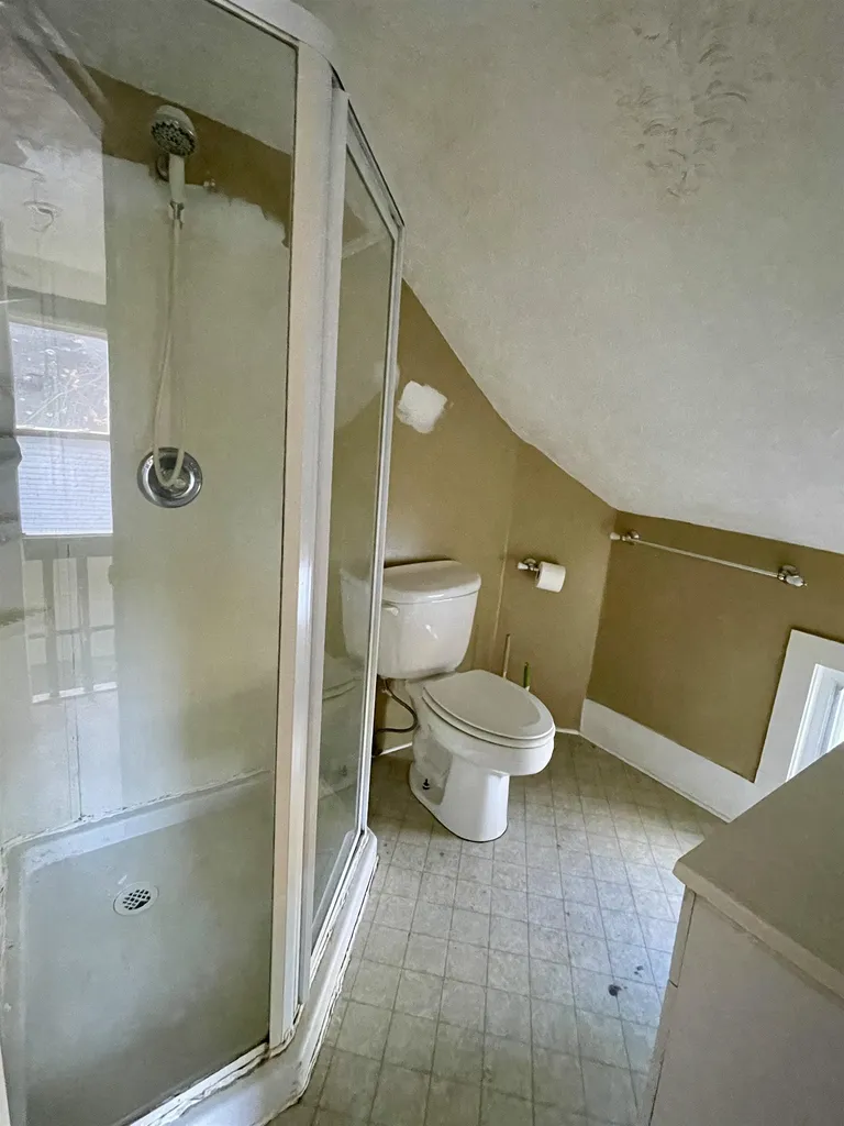 107 W Bow Street Franklin NH 03235