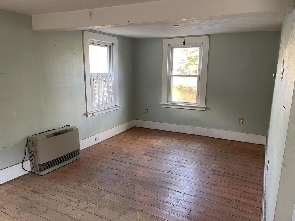 107 W Bow Street Franklin NH 03235