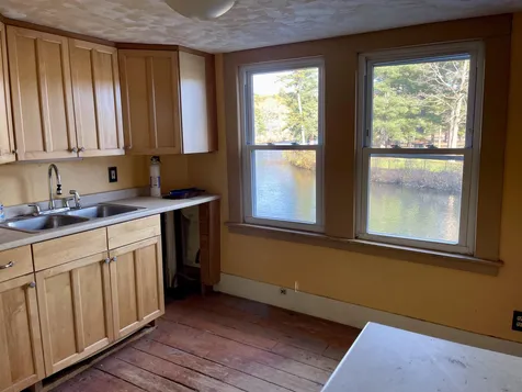 107 W Bow Street Franklin NH 03235