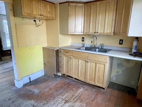 107 W Bow Street Franklin NH 03235