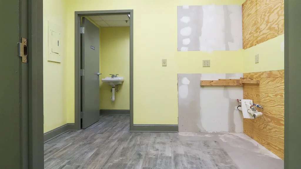 2626 Brown Avenue Manchester NH 03103