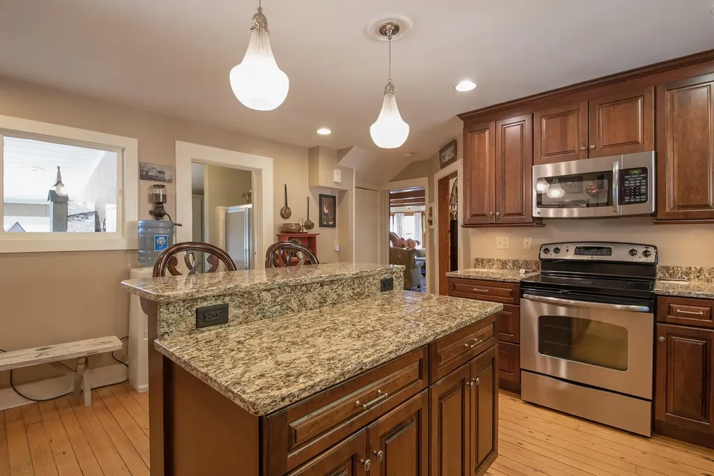 55 Pond Street Londonderry VT 05148