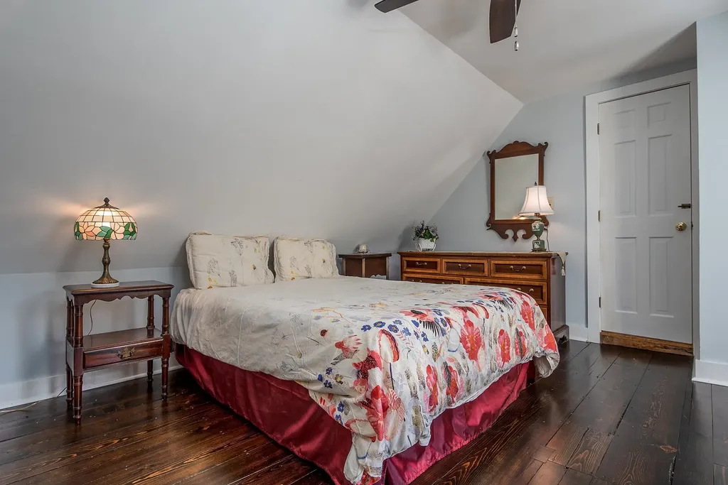 55 Pond Street Londonderry VT 05148