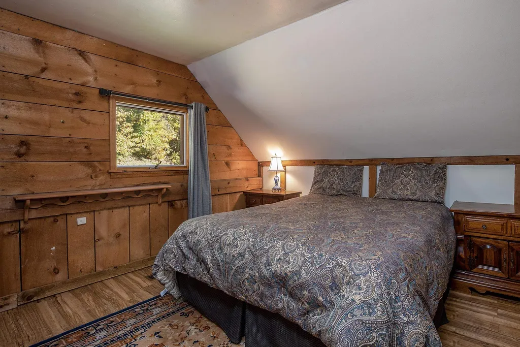 55 Pond Street Londonderry VT 05148