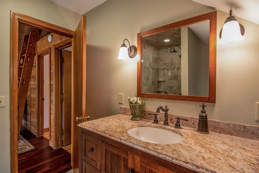 55 Pond Street Londonderry VT 05148