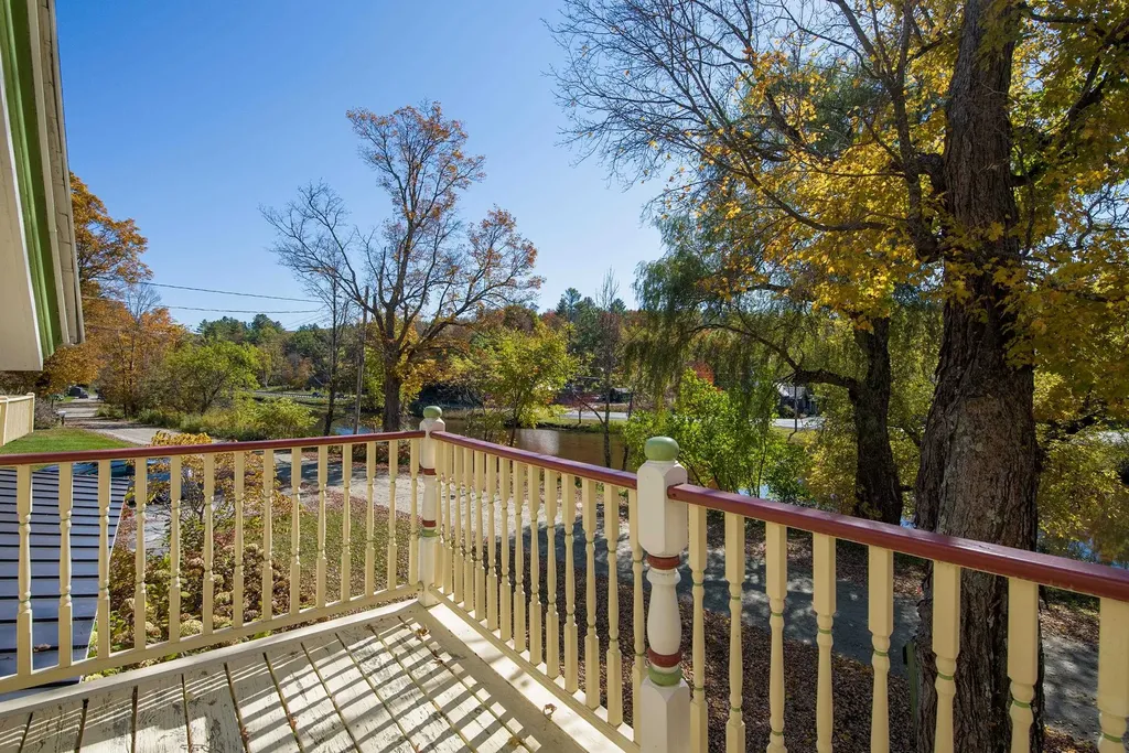 55 Pond Street Londonderry VT 05148