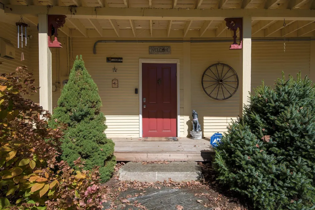 55 Pond Street Londonderry VT 05148