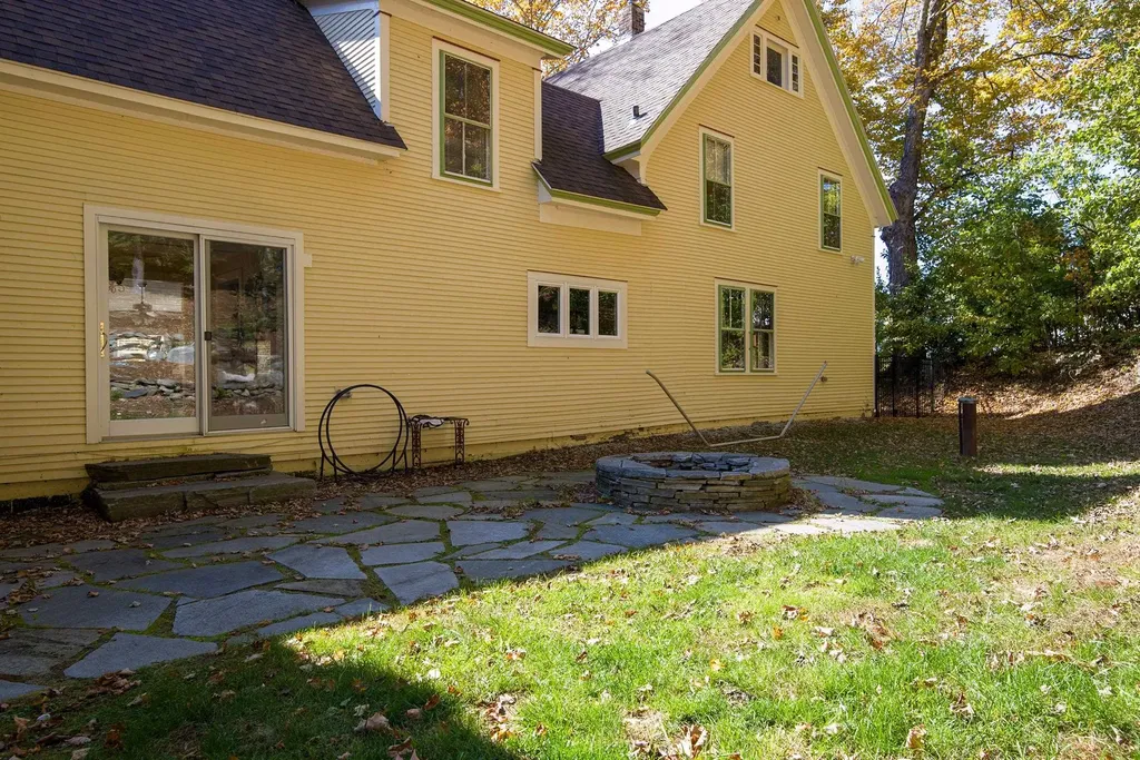 55 Pond Street Londonderry VT 05148