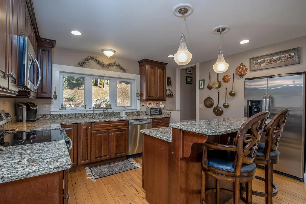 55 Pond Street Londonderry VT 05148