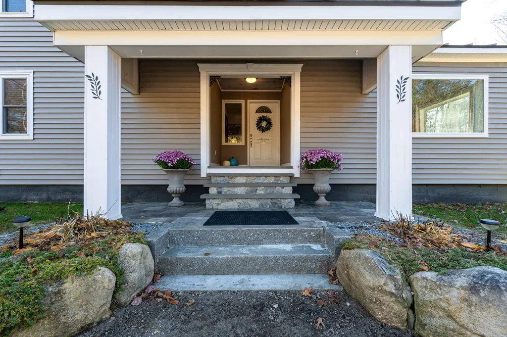 35 North Pepperell Road Hollis NH 03049