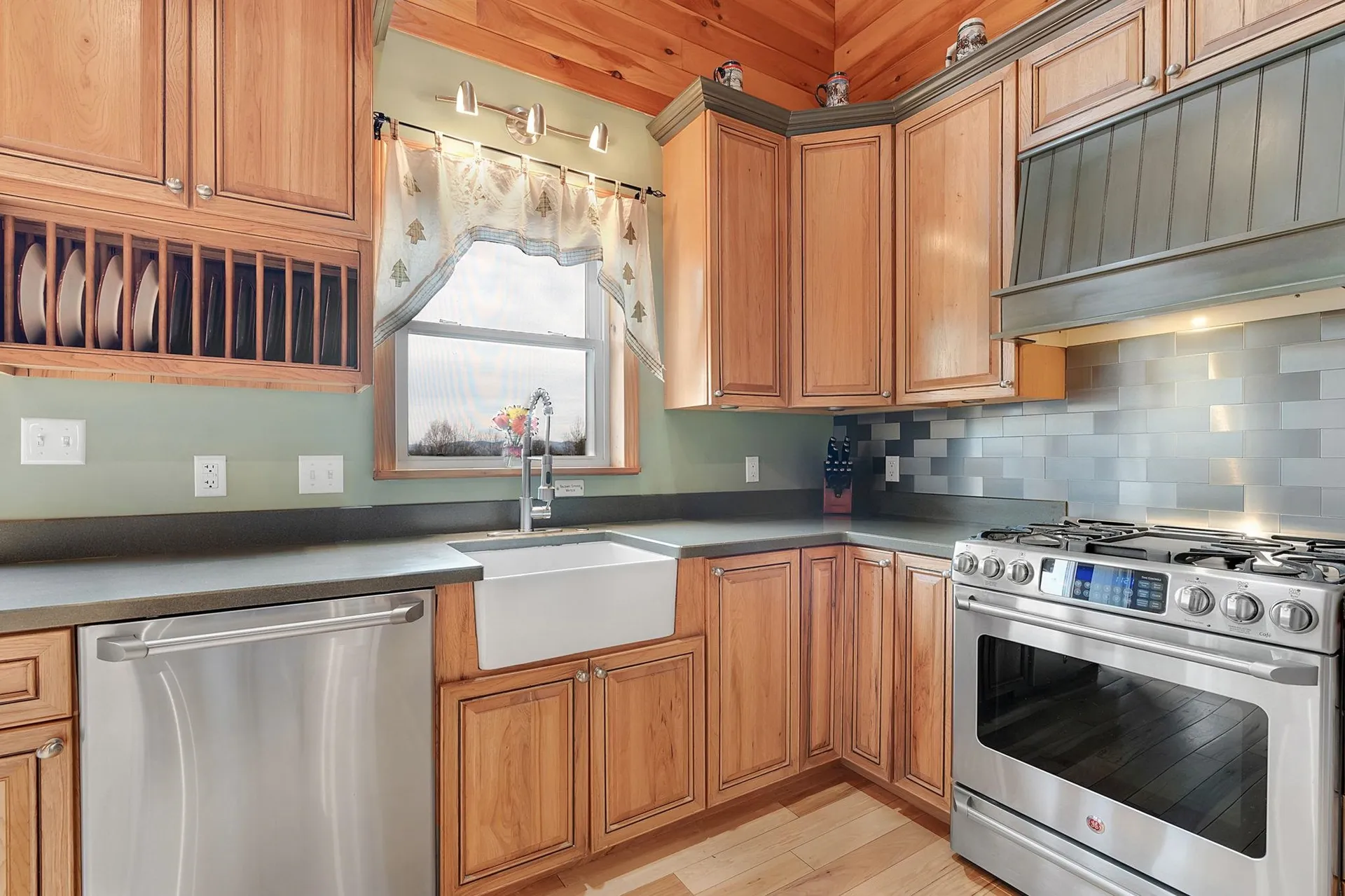 150 Lakeview Drive Errol NH 03579