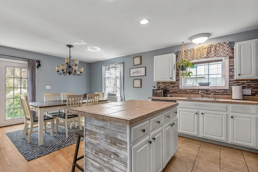 12 W Hillcrest Avenue Manchester NH 03103