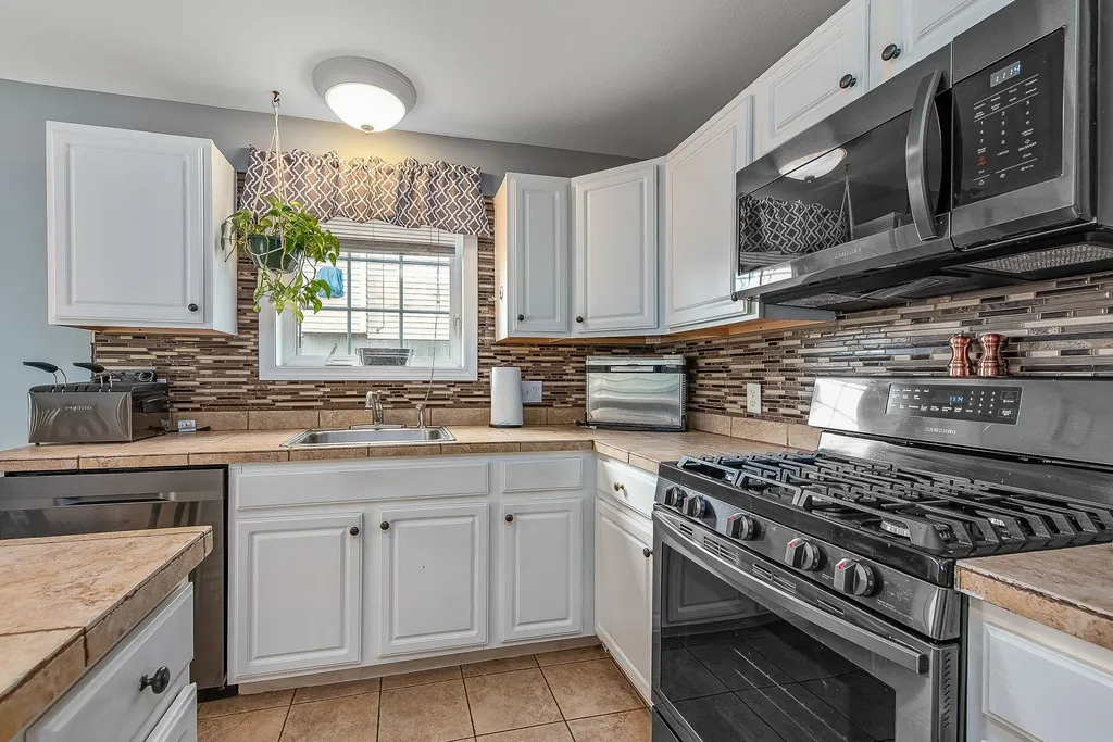 12 W Hillcrest Avenue Manchester NH 03103