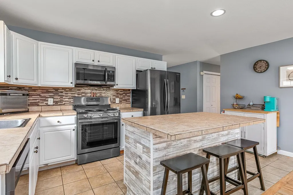 12 W Hillcrest Avenue Manchester NH 03103