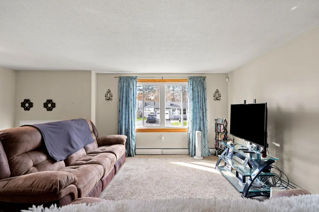 22 Westborn Drive Nashua NH 03062