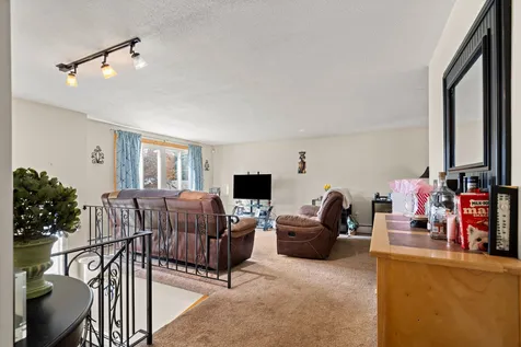 22 Westborn Drive Nashua NH 03062