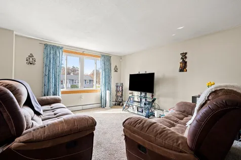 22 Westborn Drive Nashua NH 03062