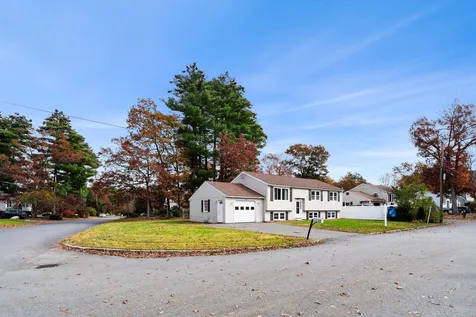 22 Westborn Drive Nashua NH 03062