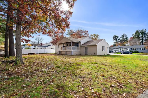 22 Westborn Drive Nashua NH 03062