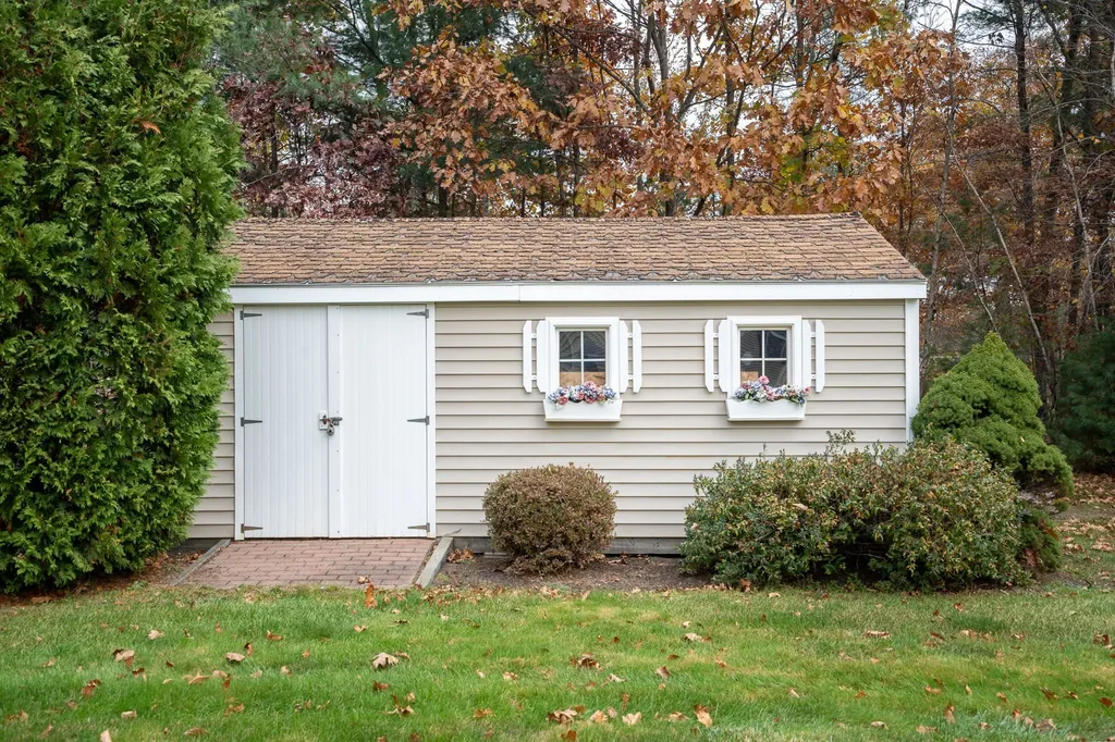 2 Kara Drive Chichester NH 03258
