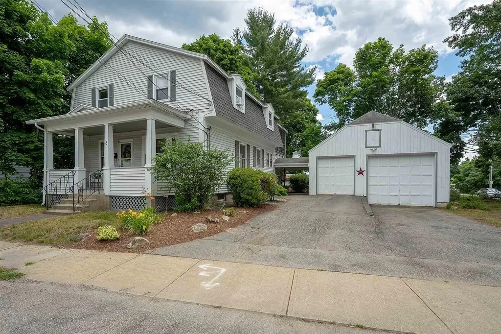 8 Earley Street Nashua NH 03060