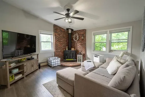 8 Earley Street Nashua NH 03060