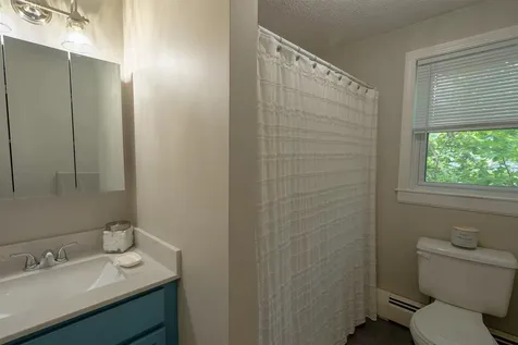 8 Earley Street Nashua NH 03060