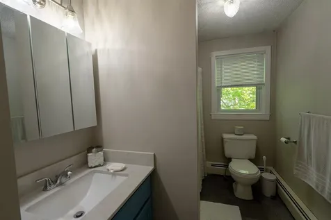 8 Earley Street Nashua NH 03060
