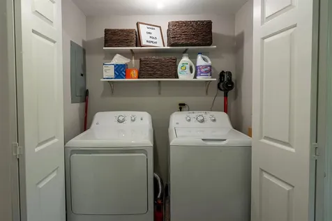 8 Earley Street Nashua NH 03060