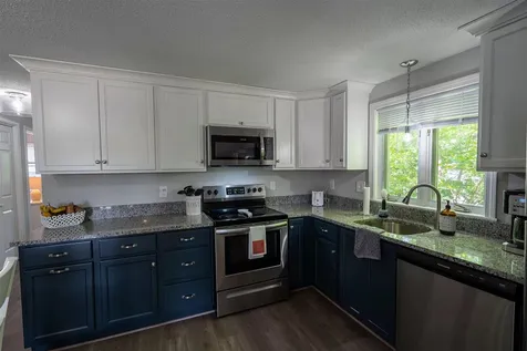 8 Earley Street Nashua NH 03060
