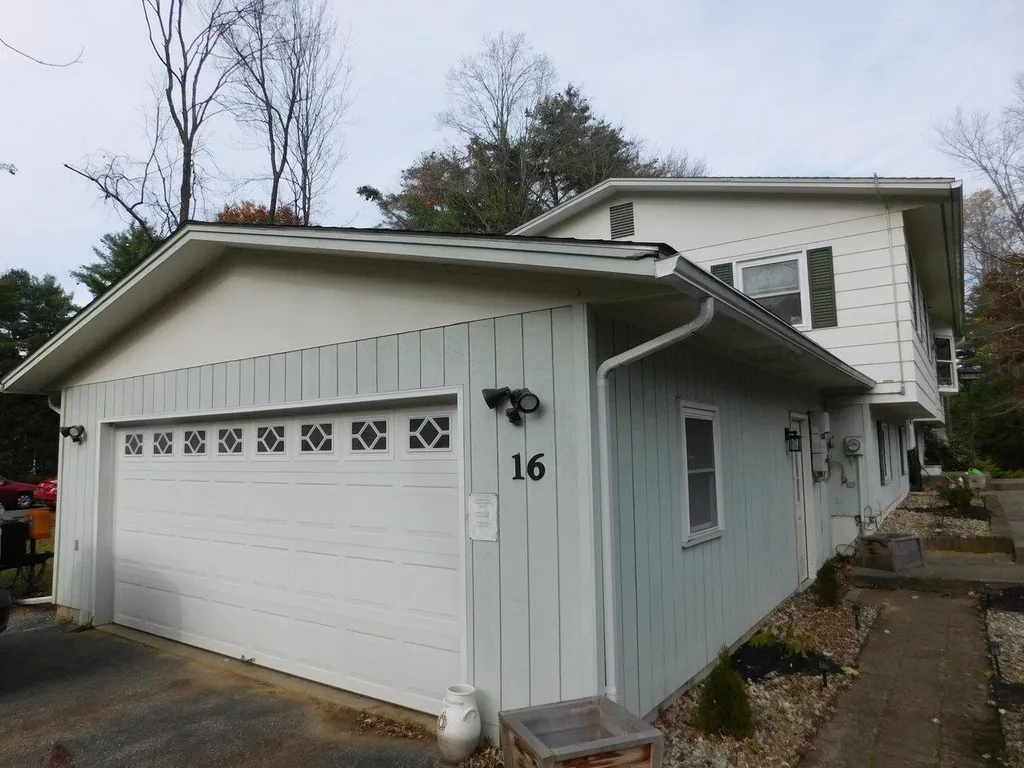 16 Lamplite Lane Williston VT 05495