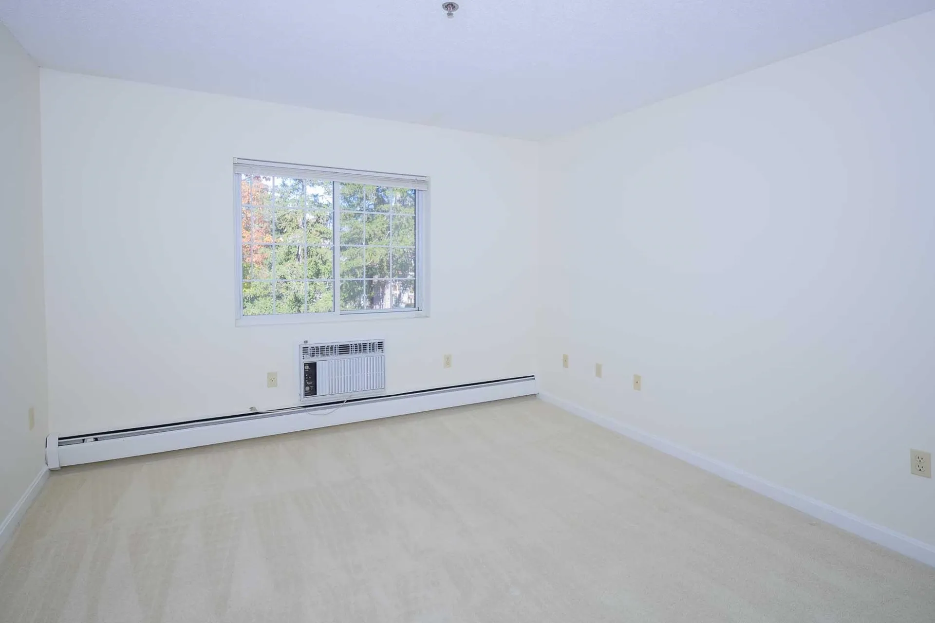 490 River Road Manchester NH 03104