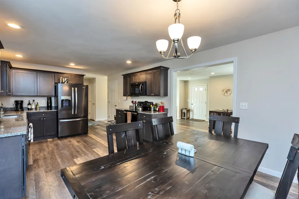13 Richfield Way Wilton NH 03086