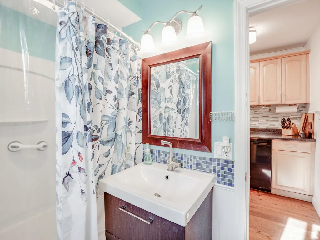 7 Pleasant Street Derry NH 03038
