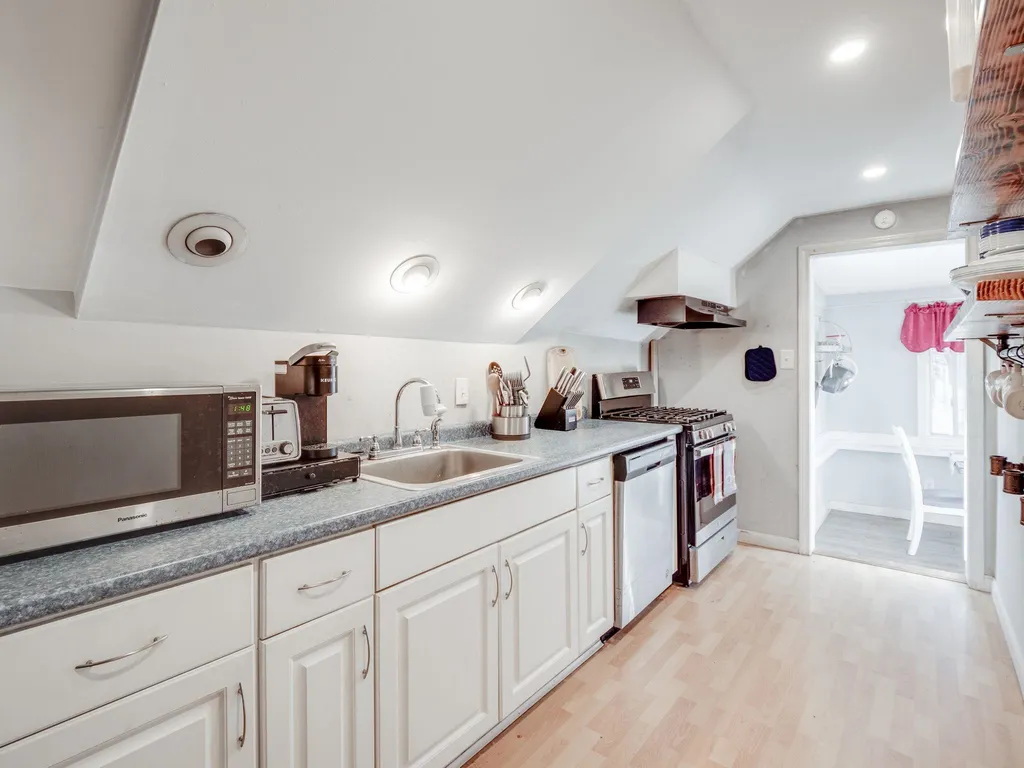 7 Pleasant Street Derry NH 03038