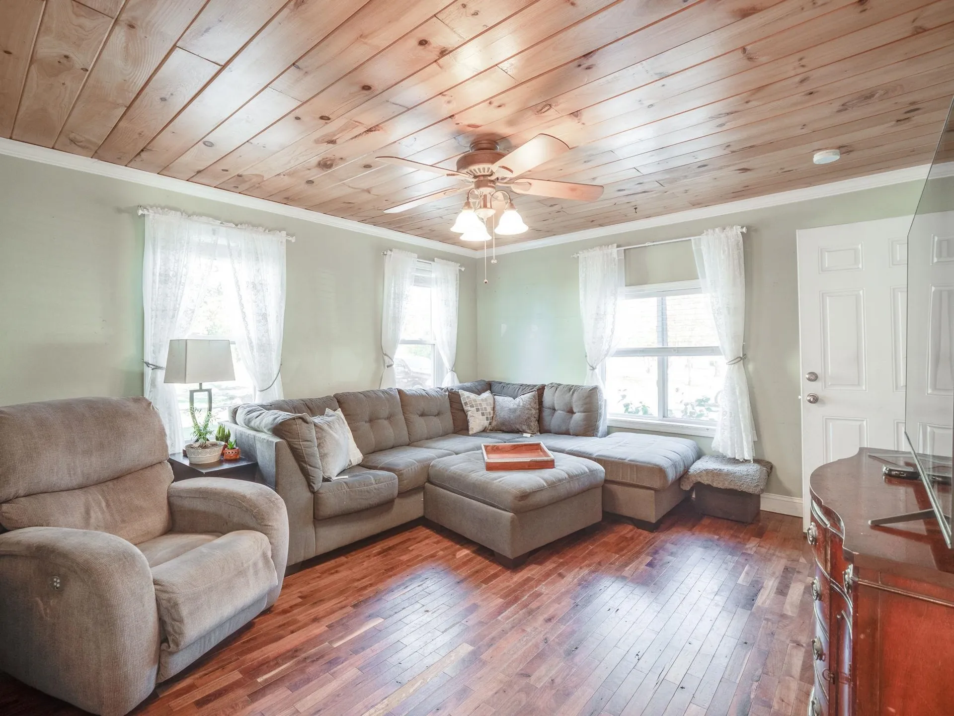 7 Pleasant Street Derry NH 03038