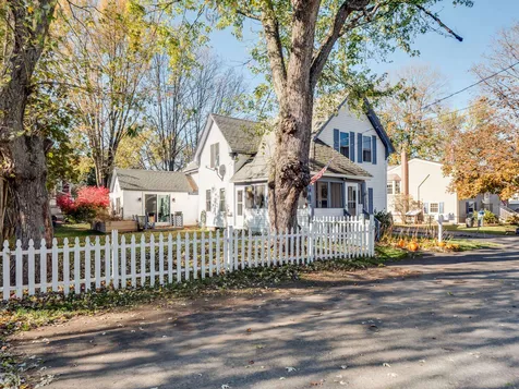 7 Pleasant Street Derry NH 03038
