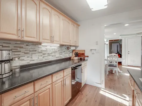 7 Pleasant Street Derry NH 03038
