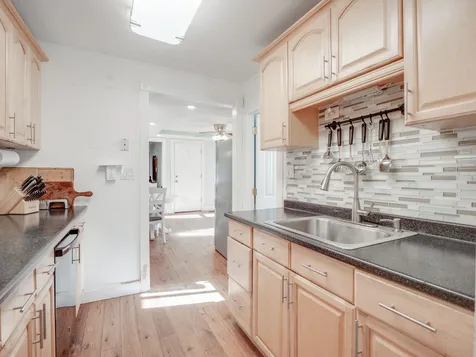 7 Pleasant Street Derry NH 03038
