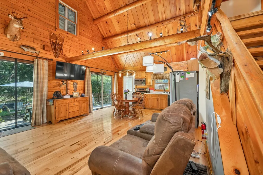 51 Old Barn Road Meredith NH 03253