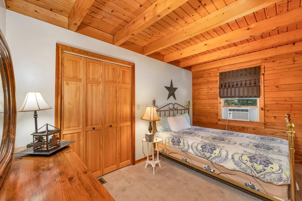 51 Old Barn Road Meredith NH 03253