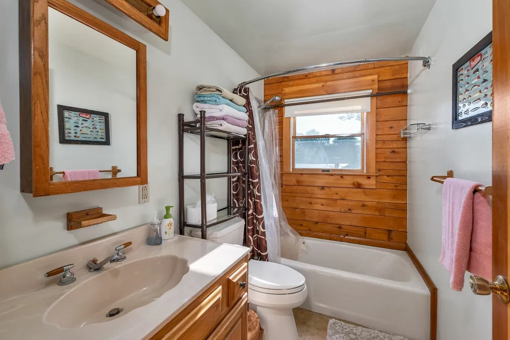 51 Old Barn Road Meredith NH 03253